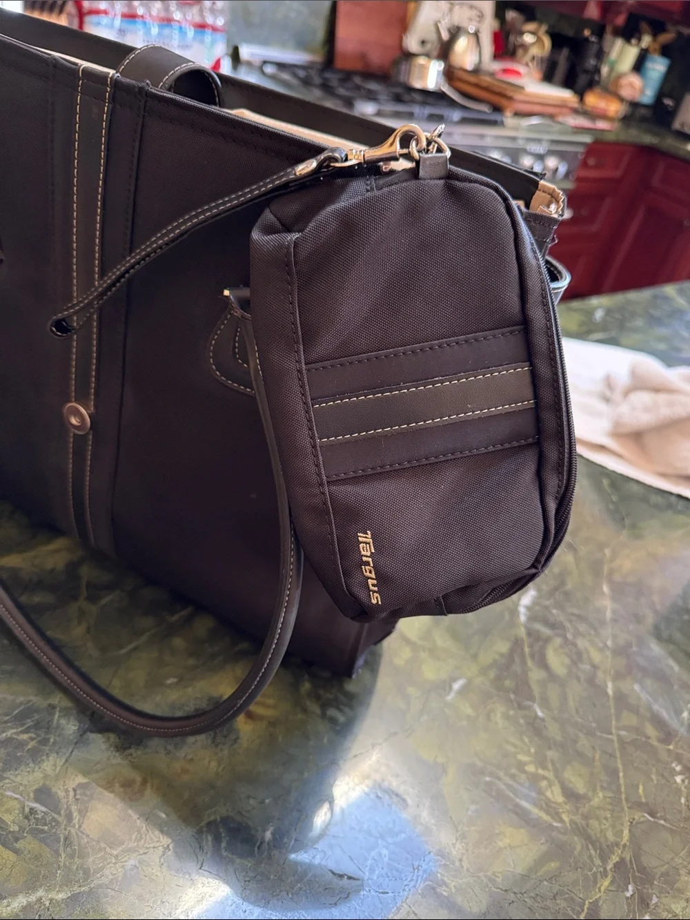 Excellent Condition Targus Laptop Case 15 x 14.5 x 4” Leather like accents